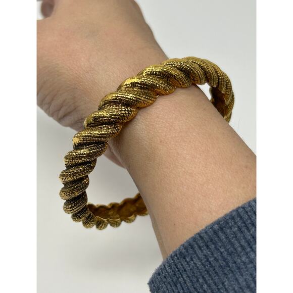 Vintage Chanel Made in France Twist Bangle - Picture 4 of 16